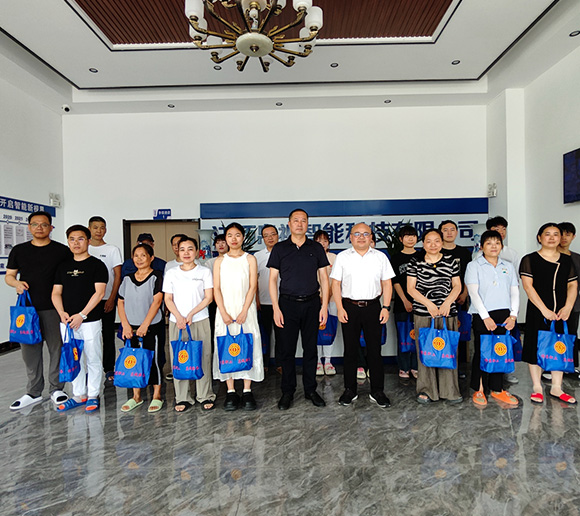 Çalışanlara değer vermek, yaz şangay ipeklerinde serinlik sağlamak Optik