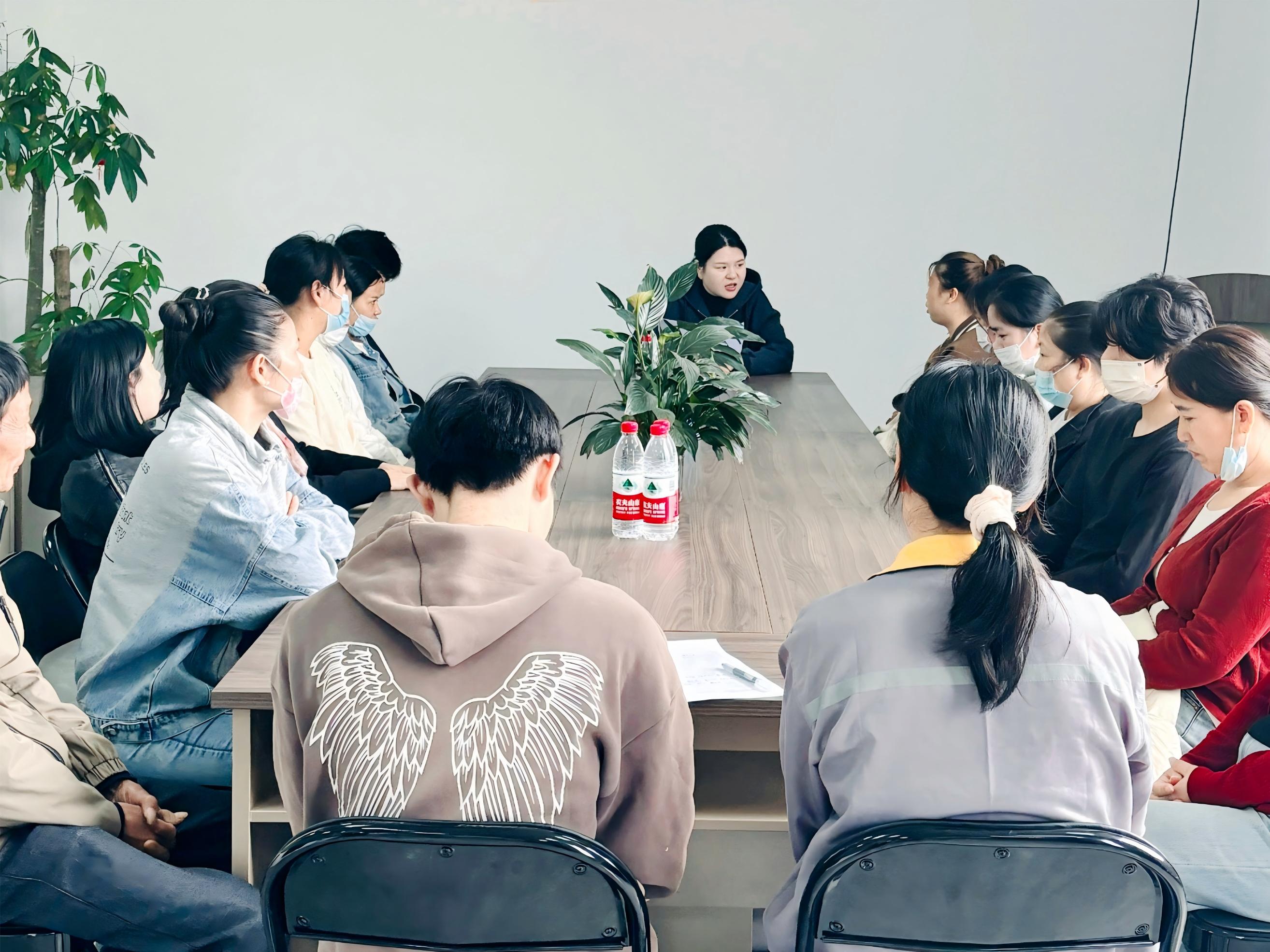 Şanghay İpek Optik Teknolojisi, Üstün Çalışan Sempozyumunda İnovasyonu ve Diyaloğu Teşvik Ediyor